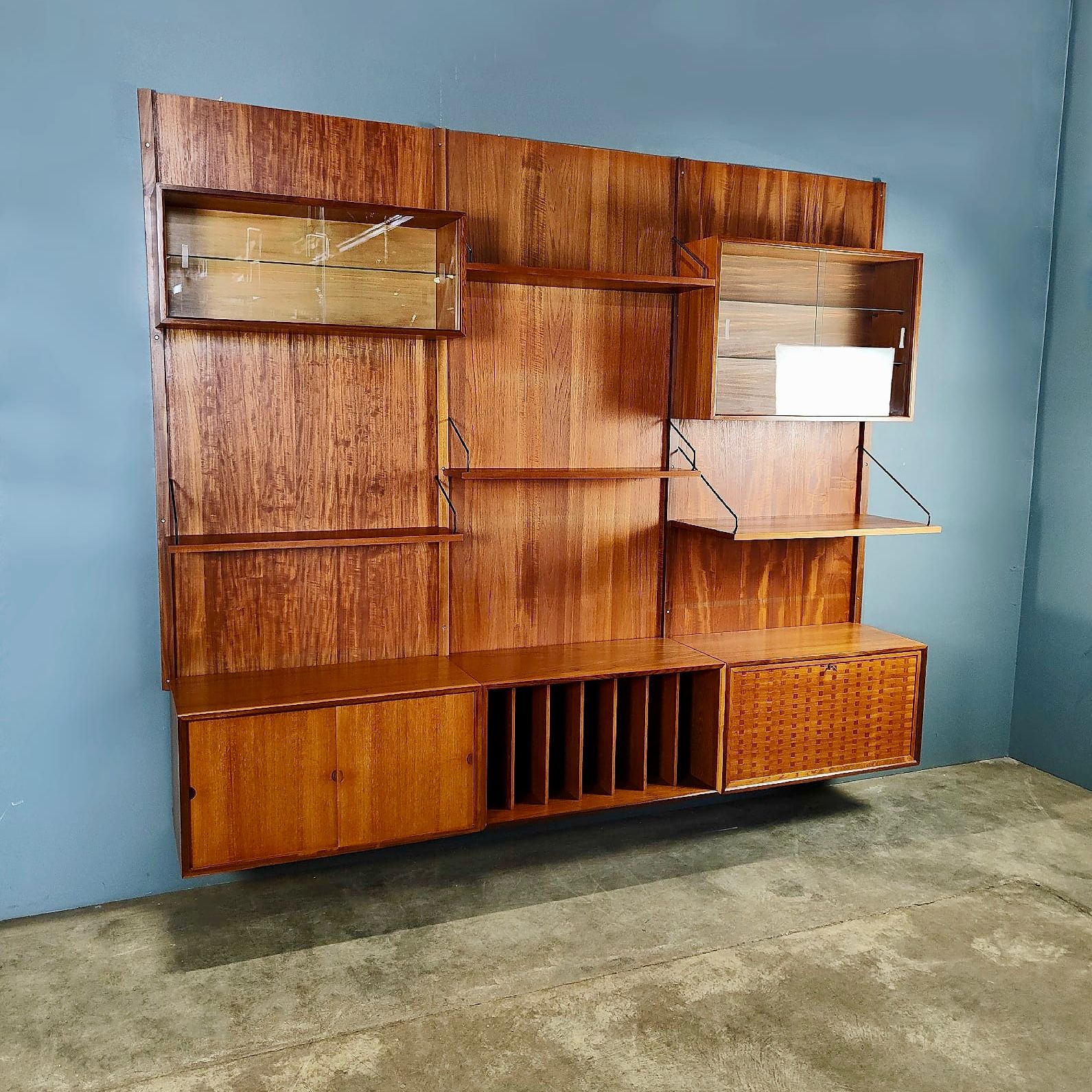 SOLD Mid Century Poul Cadovius Royal System Cado Large Teak Wall Unit Vintage Retro MCM