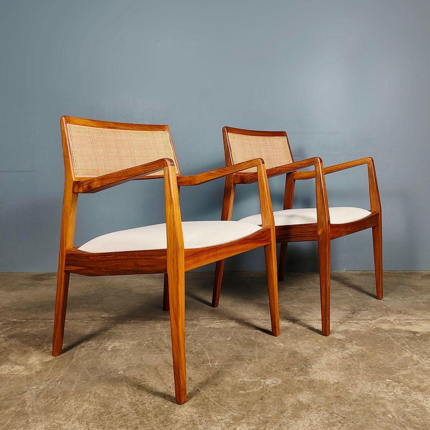 SOLD Pair Of Jens Risom ‘Playboy’ C140 Walnut Carver Dining Chairs/Lounge Chairs Mid Century Vintage Retro MCM