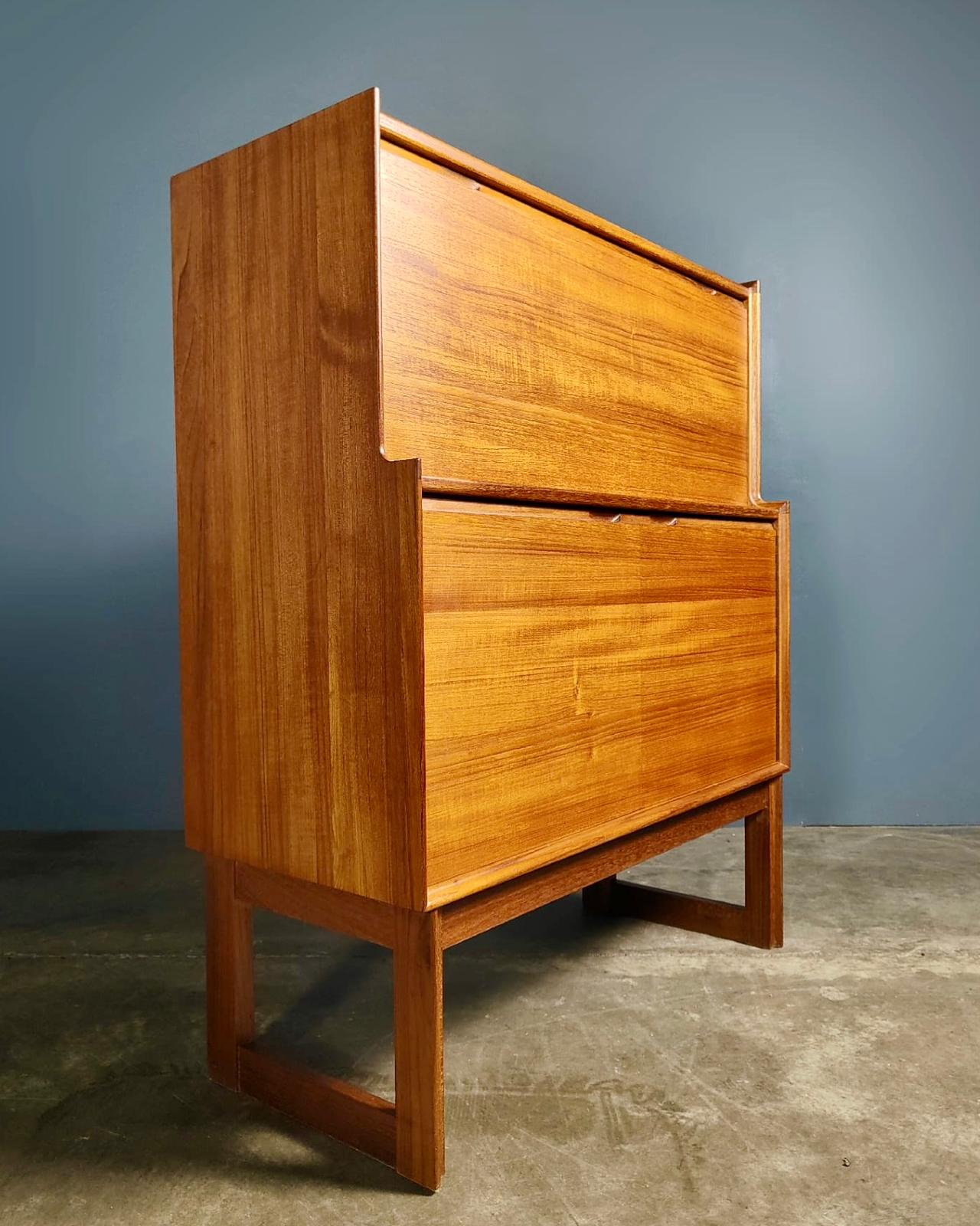 SOLD Teak 1960s Drinks Cabinet/Bar Mid Century Vintage Retro MCM