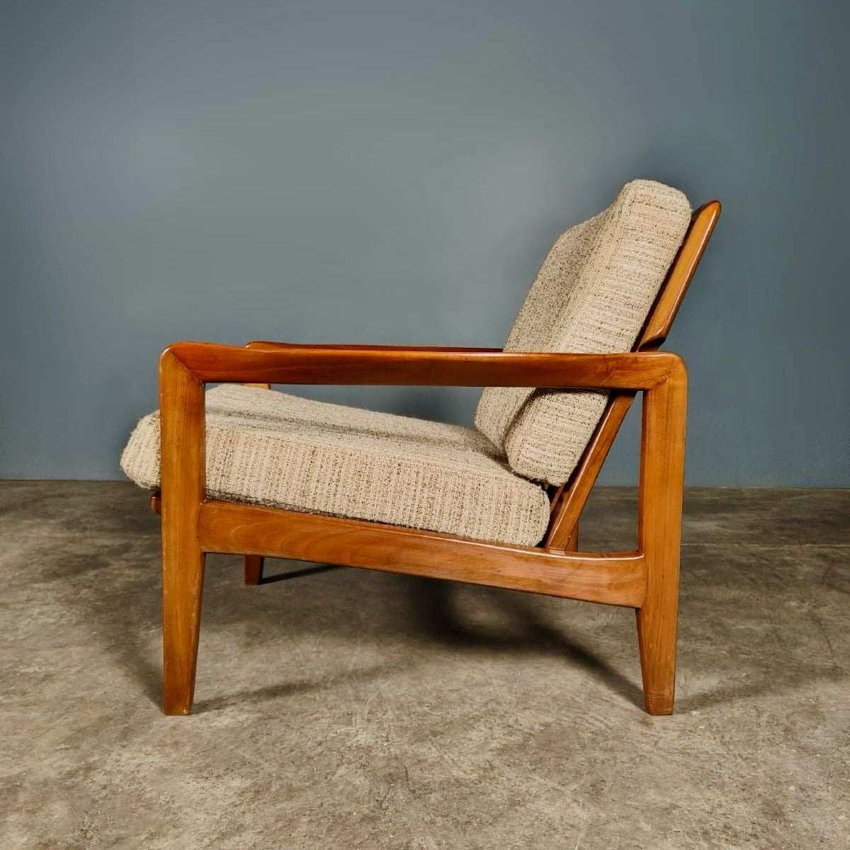 SOLD Beige/Cream Lounge Chair Mid Century Vintage Retro MCM