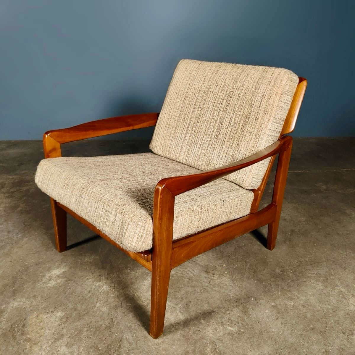 SOLD Beige/Cream Lounge Chair Mid Century Vintage Retro MCM