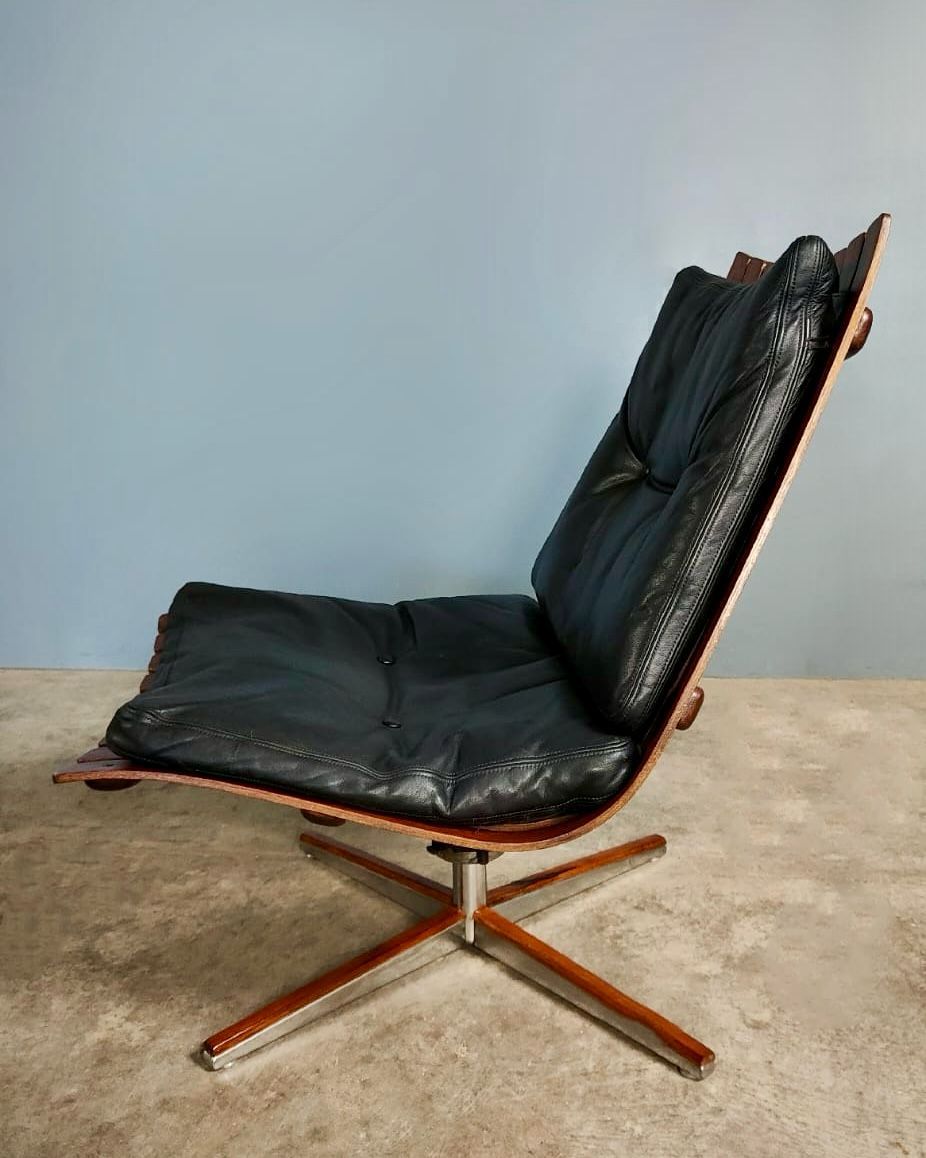 Mid Century Original Georg Eknes Hans Brattrud Scandia Rosewood Swivel Lounge Chair