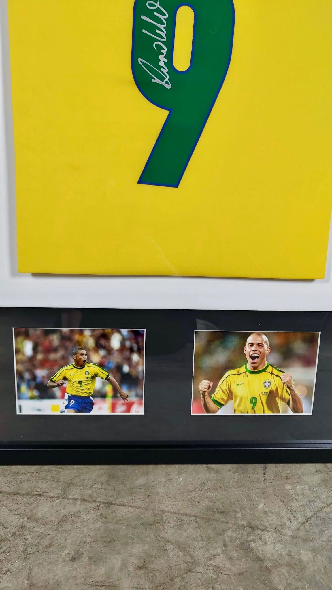 Brazilian Ronaldo R9 Nazário Number 9 France World Cup 1998 Signed Framed