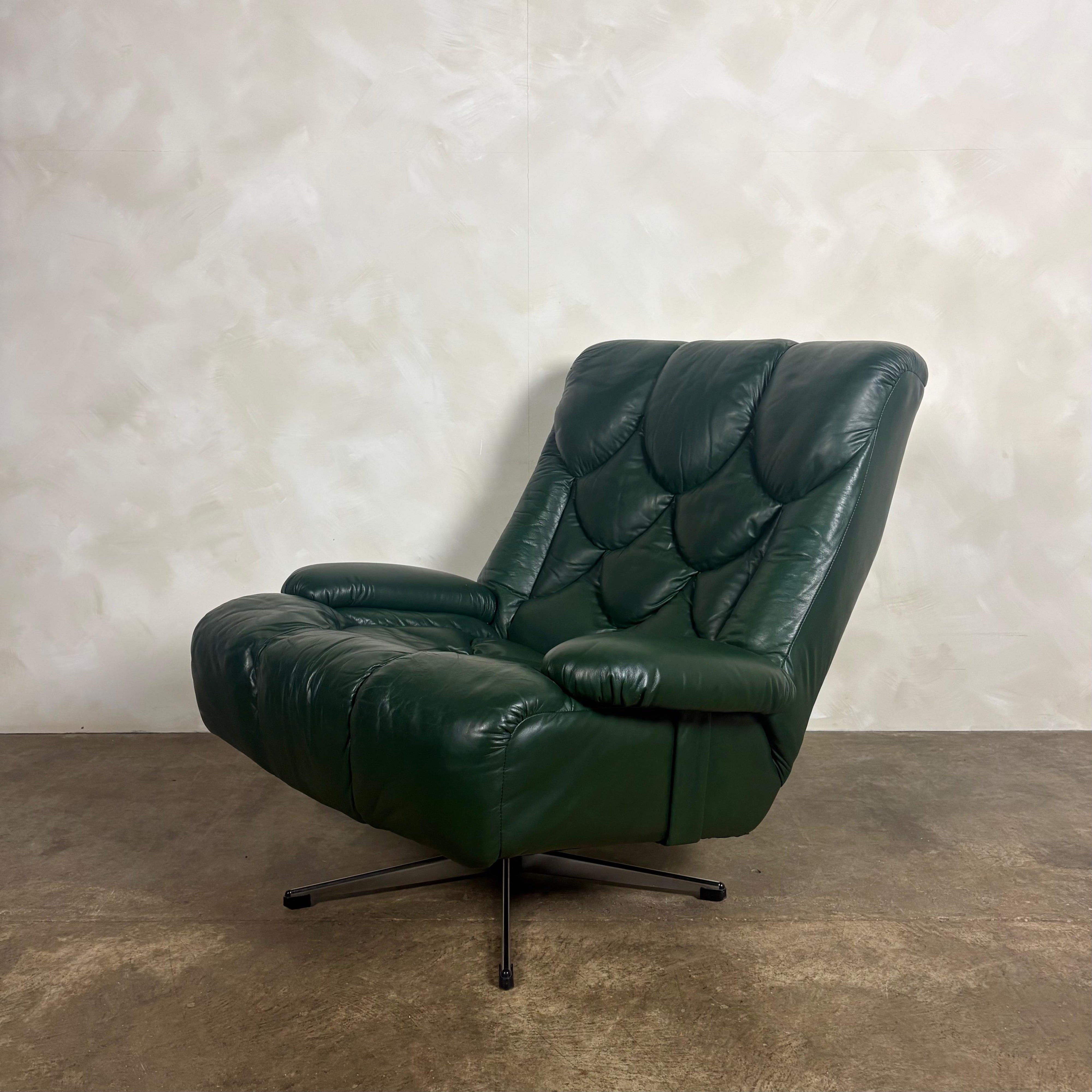 Tetrad Nucleus Green Leather Swivel Lounge Chair Mid Century Vintage Retro MCM
