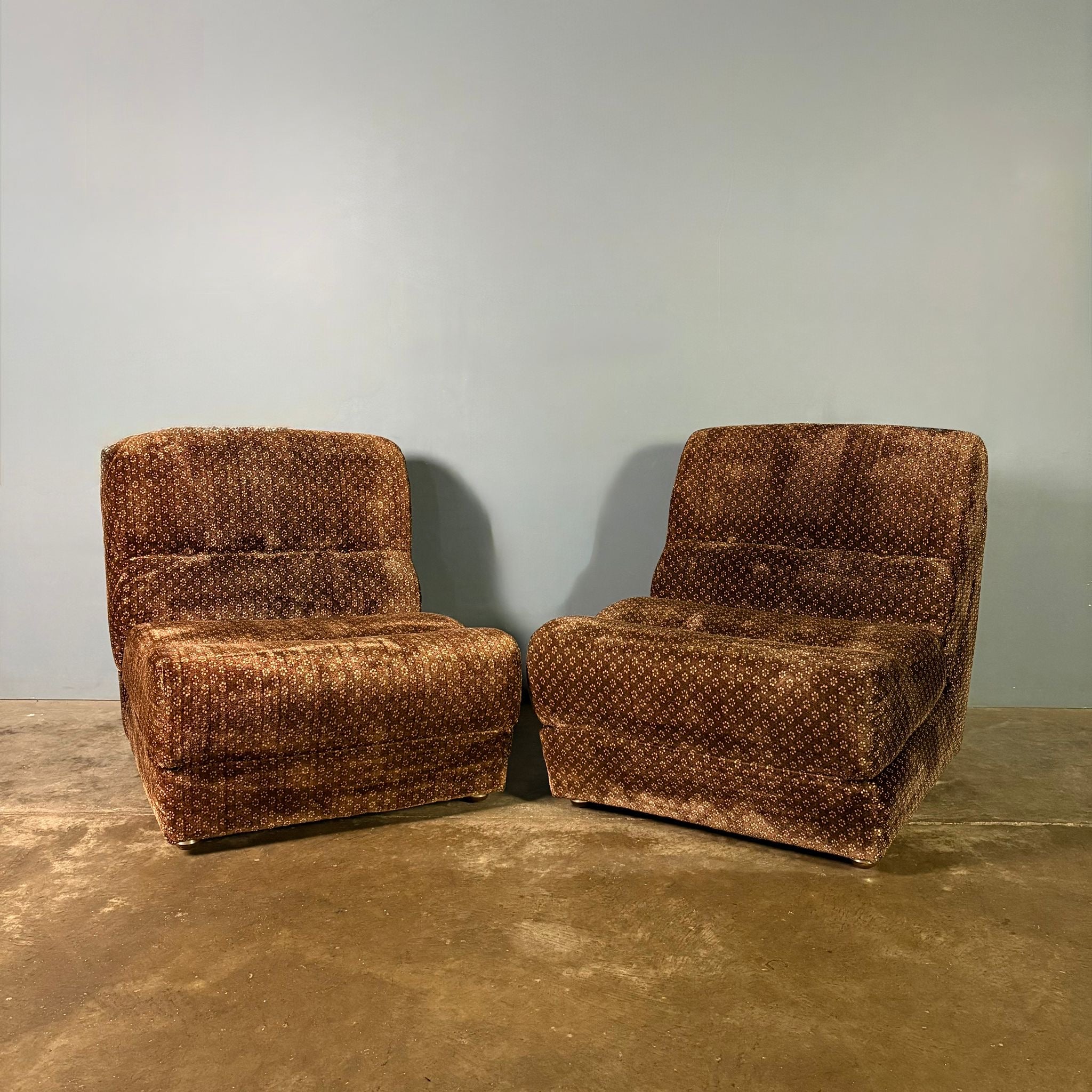 Pair Of Brown Lounge Chairs Sofa Beds Rest Assured Mid Century Vintage Retro MCM