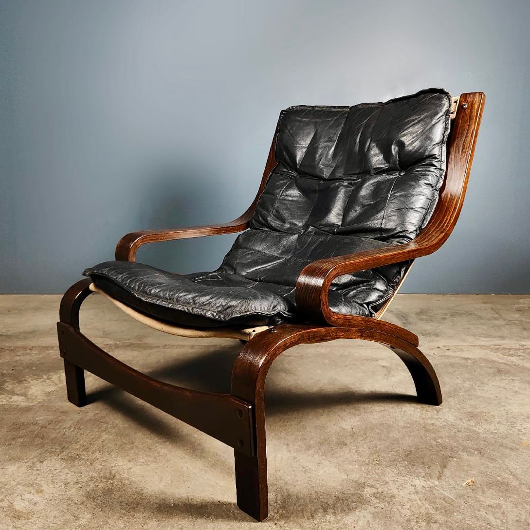 SOLD Siesta Leather Lounge Chair By Ingmar Relling For Westnofa Mid Century Vintage Retro MCM