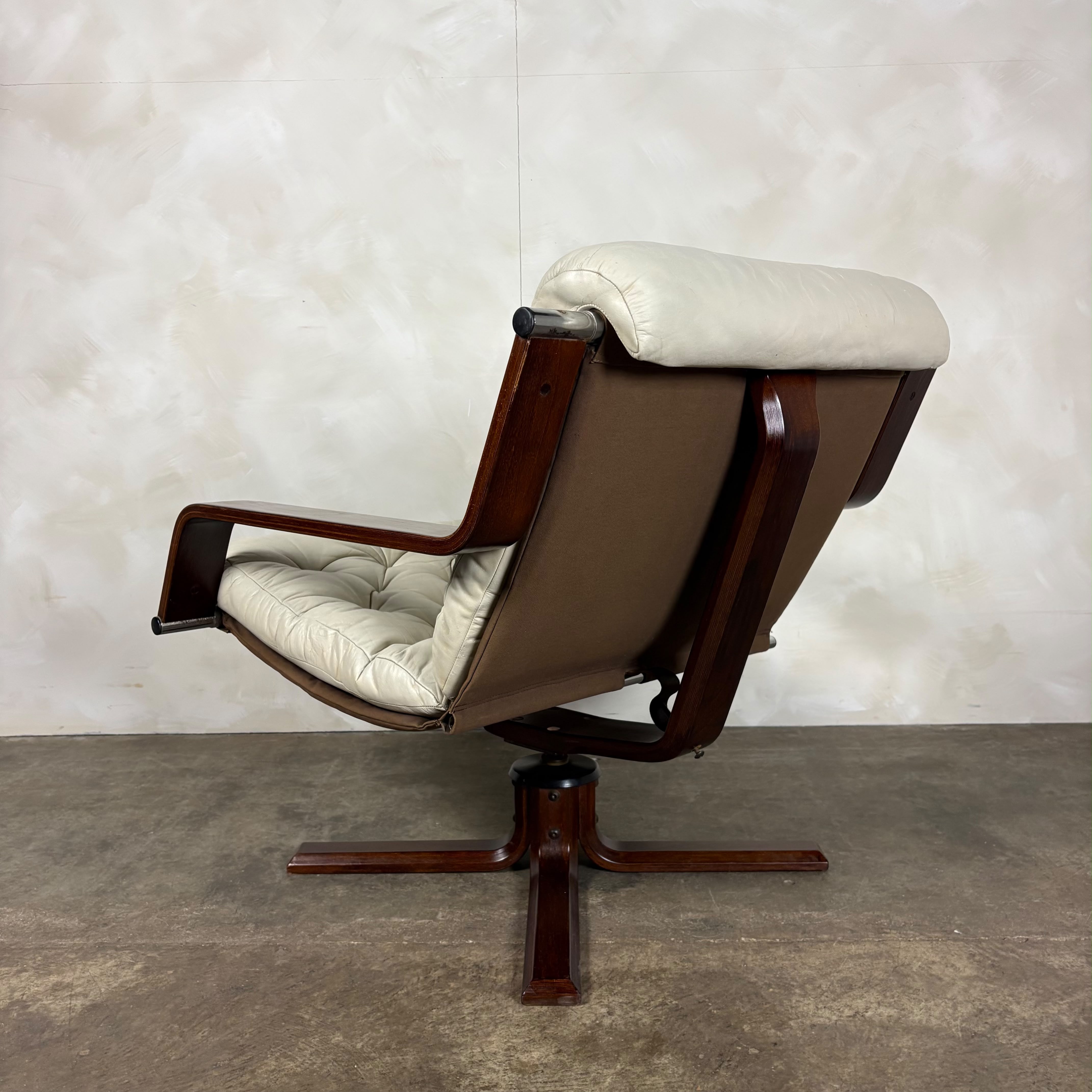 Scandinavian Swivel Leather Lounge Chair Mid Century Vintage Retro MCM