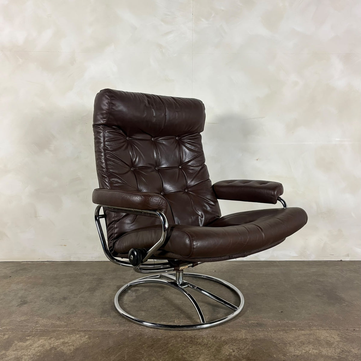 Mid Century Leather Norwegian Ekornes Brown Stressless Swivel Armchair & Footstool Vintage Retro MCM
