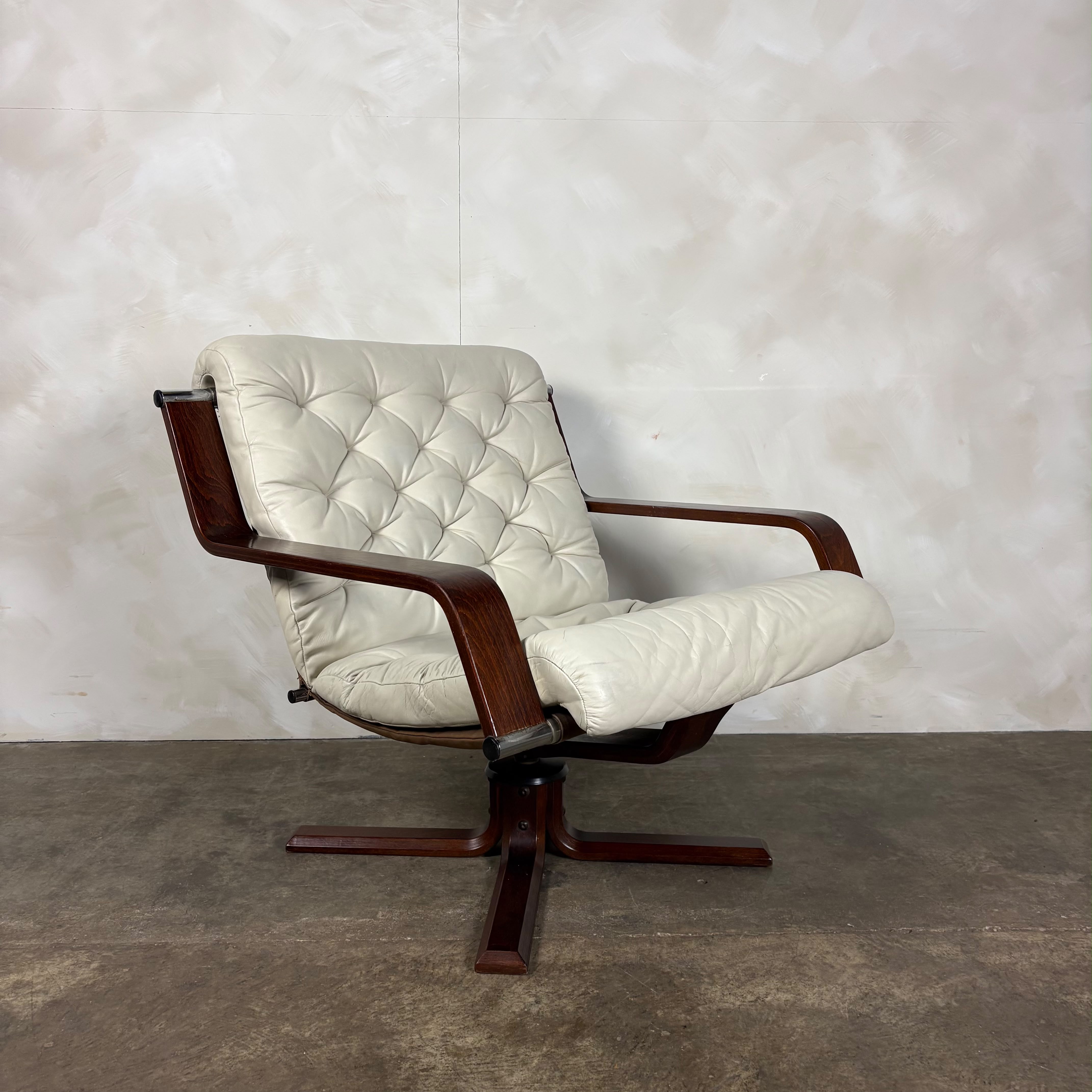 Scandinavian Swivel Leather Lounge Chair Mid Century Vintage Retro MCM