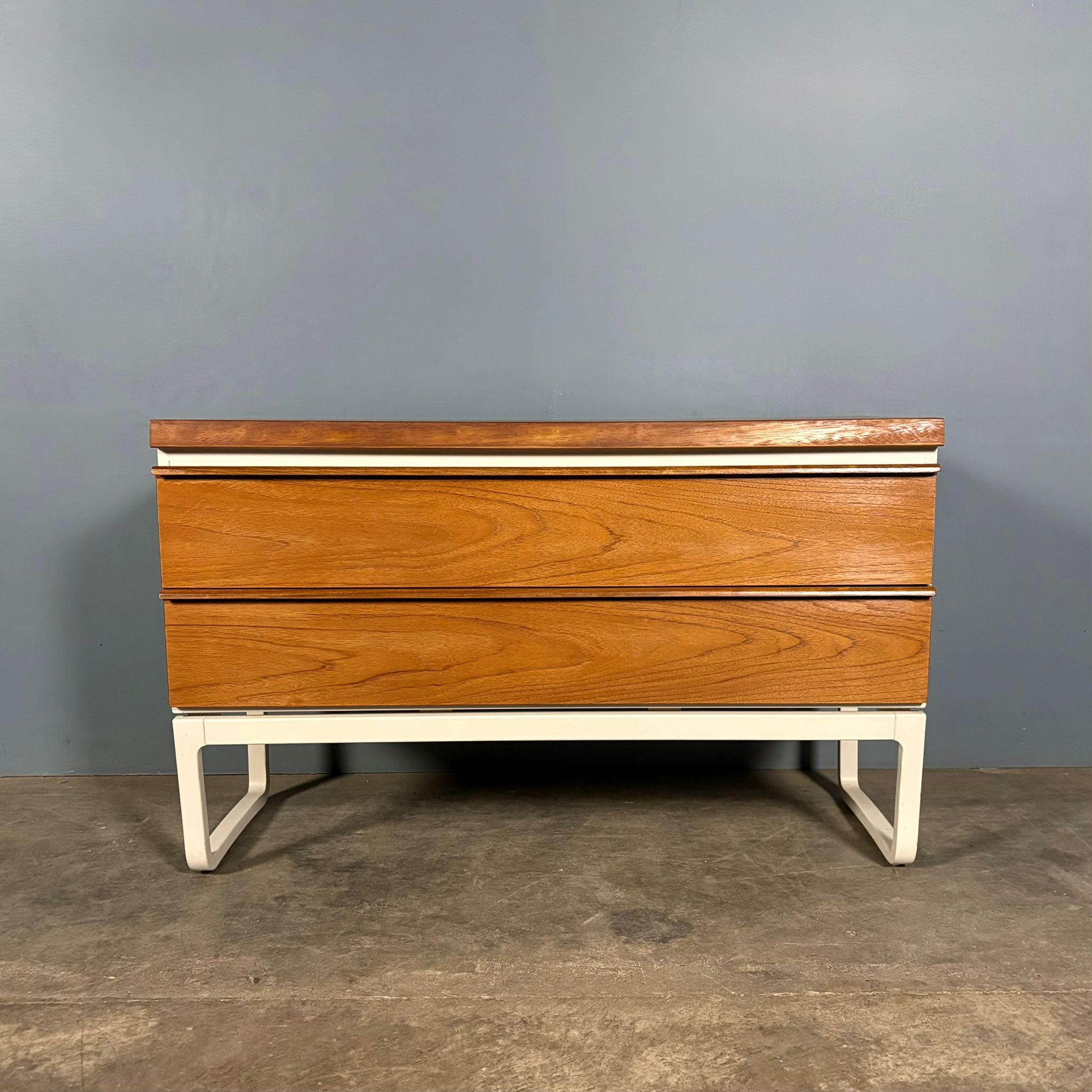 SOLD Chest Of Drawers Bath Cabinet Makers BCM Mid Century Vintage Retro MCM