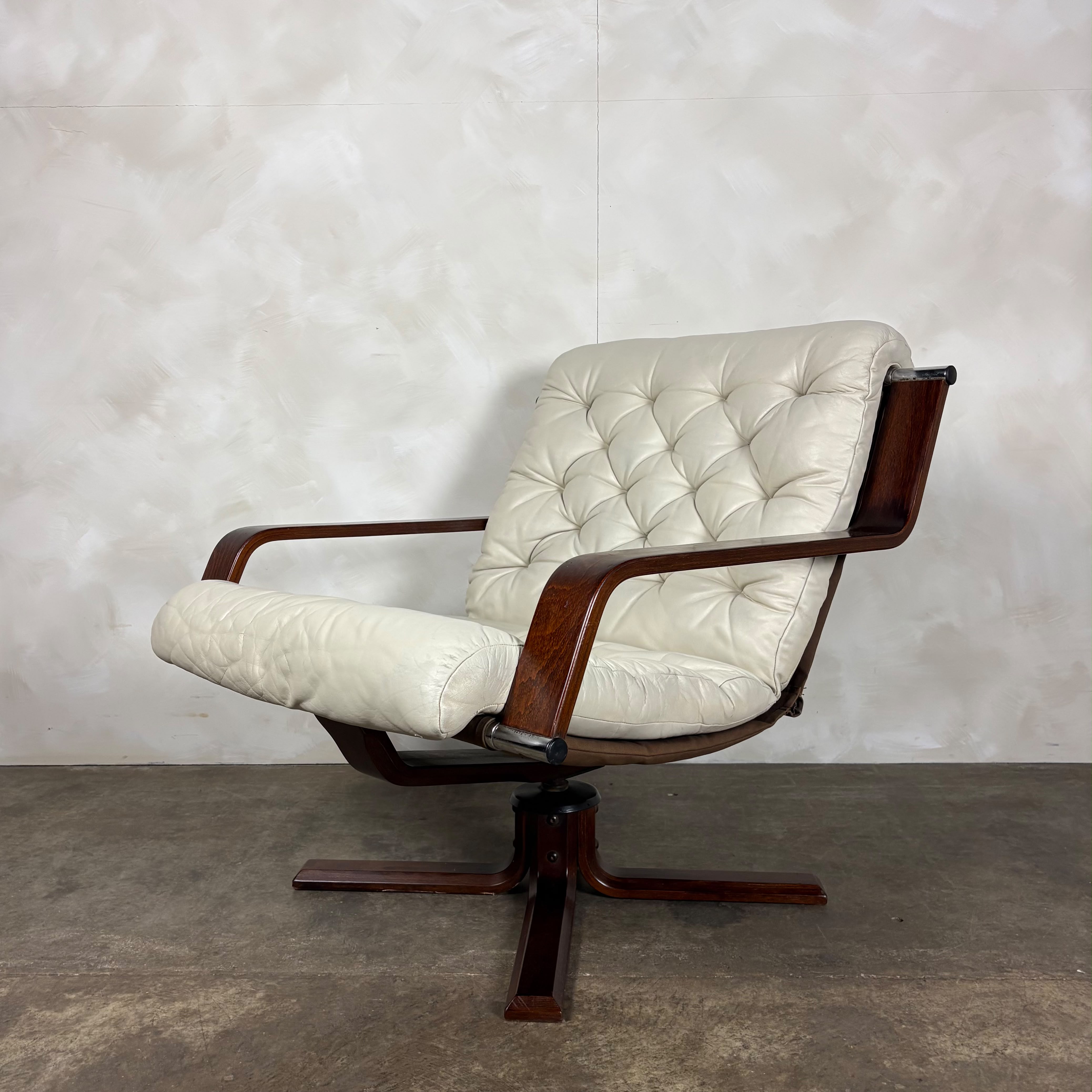 Scandinavian Swivel Leather Lounge Chair Mid Century Vintage Retro MCM