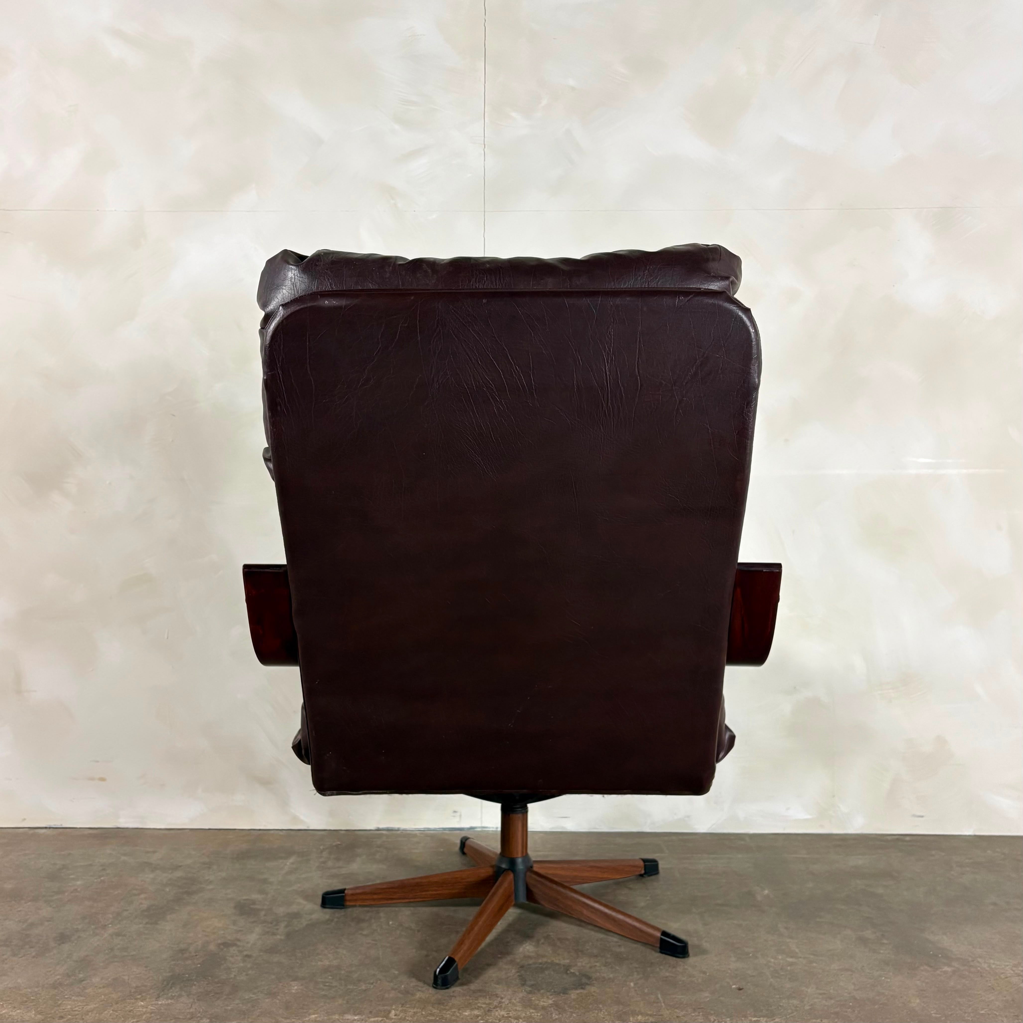 Scandinavian Swivel Brown Leather Lounge Chair Mid Century Vintage Retro MCM