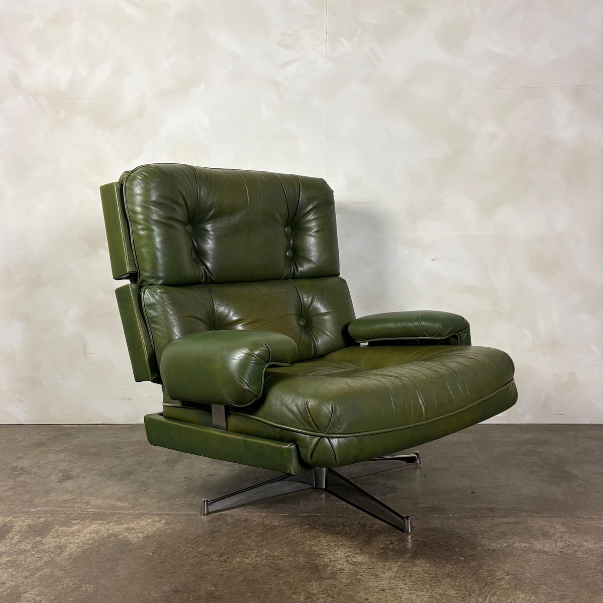 Howard Keith Green Leather Kohinoor Swivel Lounge Chair HK London Mid Century Vintage Retro MCM