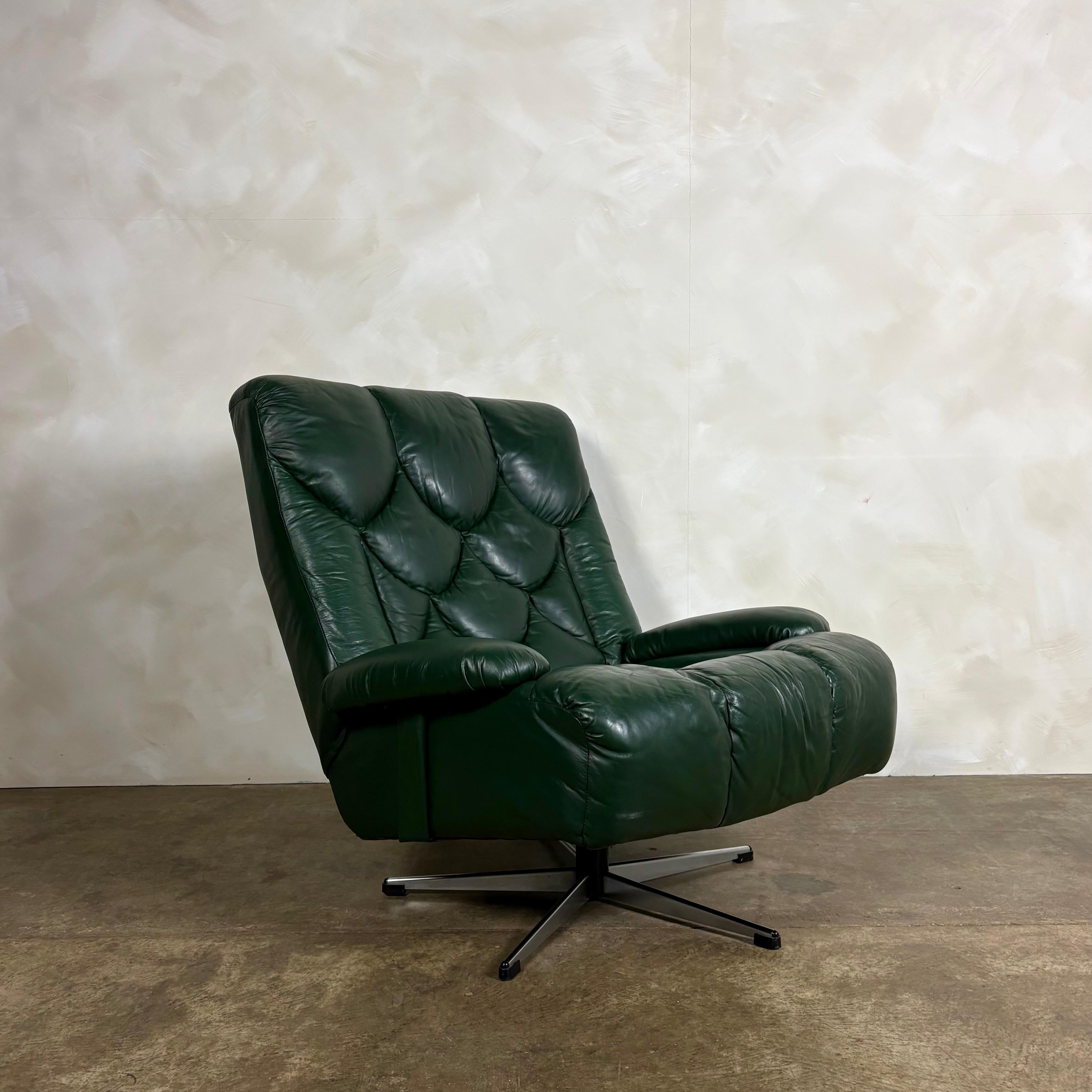 Tetrad Nucleus Green Leather Swivel Lounge Chair Mid Century Vintage Retro MCM