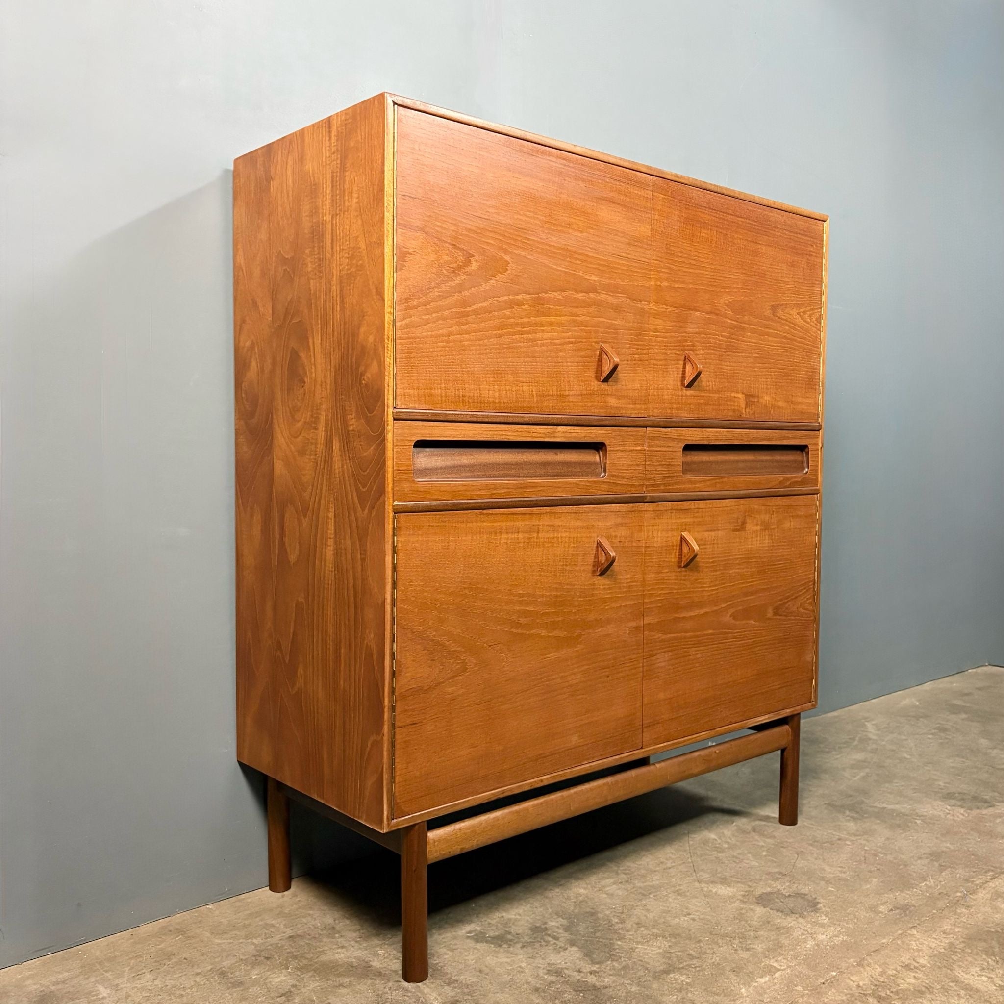 Mid Century Teak Drinks Cabinet/Sideboard By A.H McIntosh Dundas Vintage Retro MCM