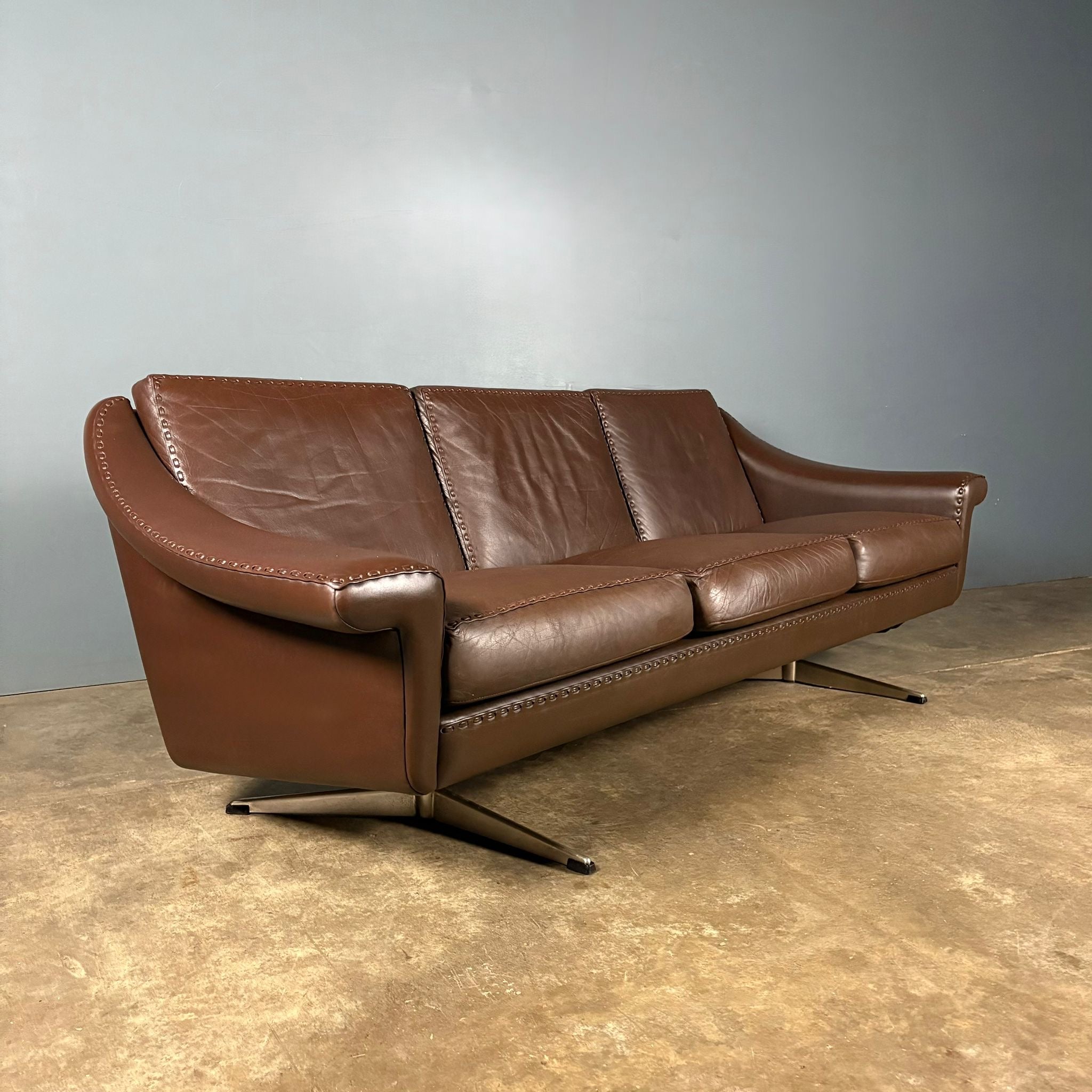 Matador Brown Leather Three Seater Sofa By Aage Christiansen For Erhardsen & Andersen & Eran Mobler Mid Century Vintage Retro MCM