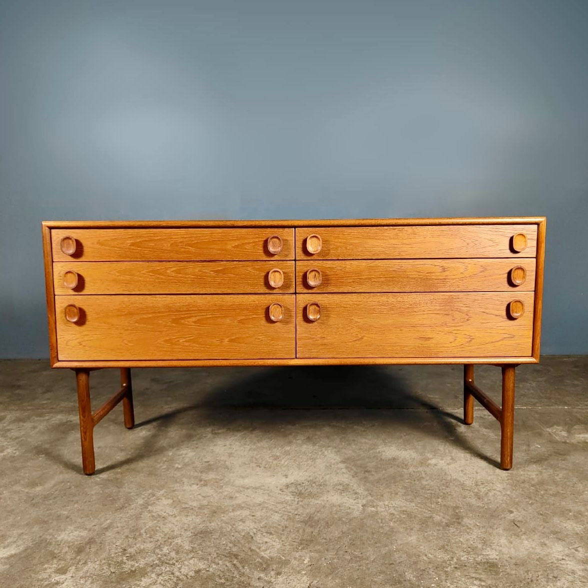 SOLD Mid Century Teak Chest Of Drawers/Sideboard Meredew Vintage Retro MCM