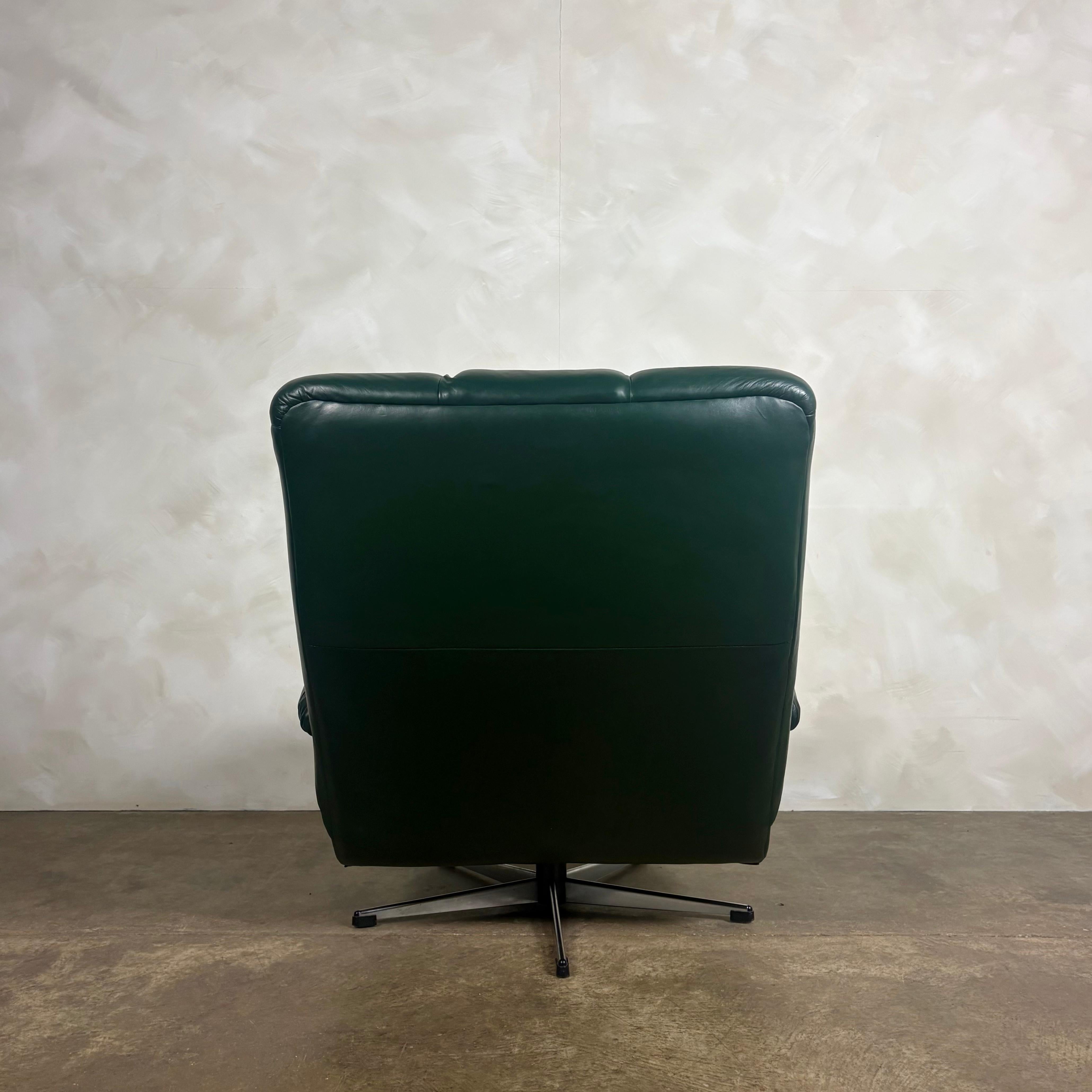 Tetrad Nucleus Green Leather Swivel Lounge Chair Mid Century Vintage Retro MCM