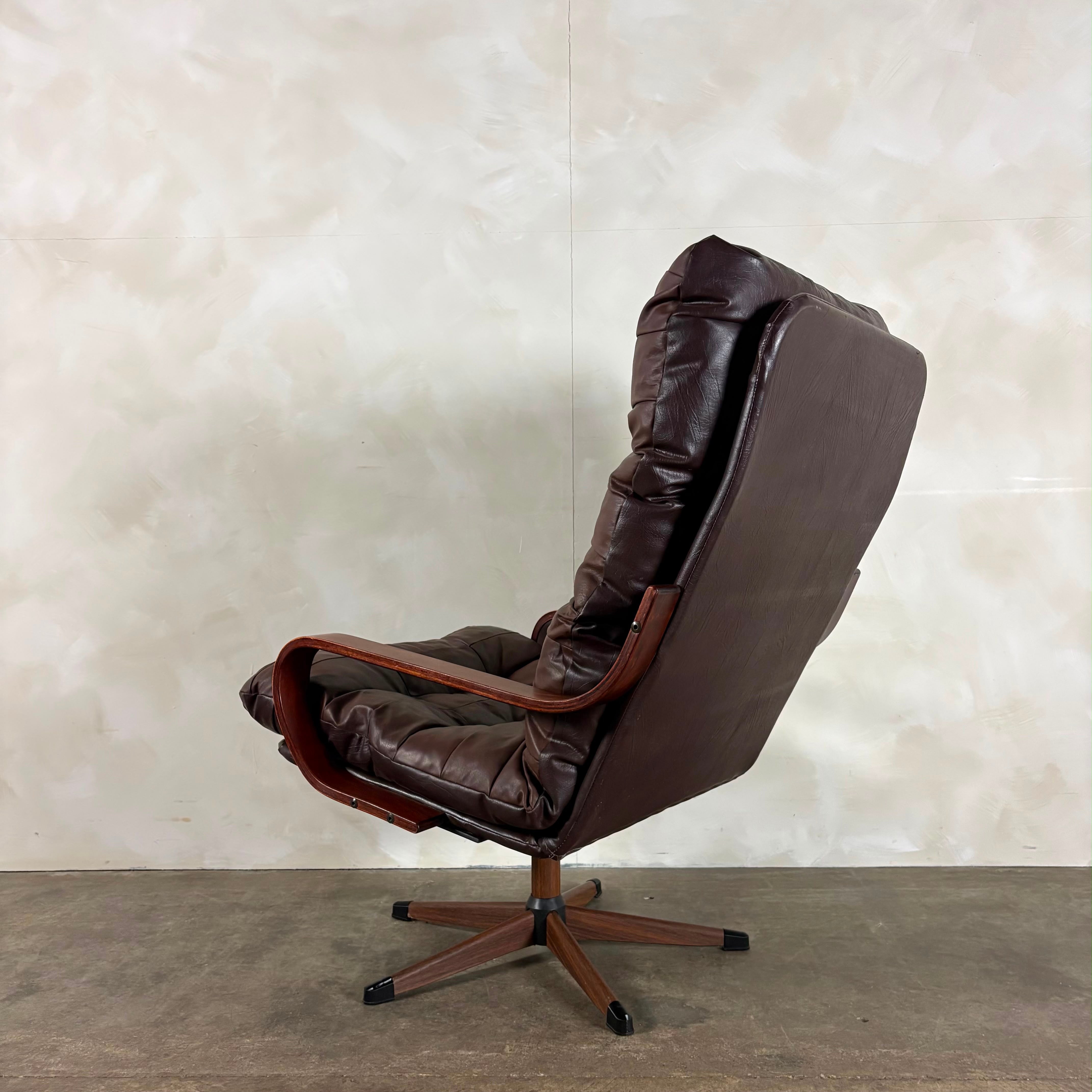 Scandinavian Swivel Brown Leather Lounge Chair Mid Century Vintage Retro MCM