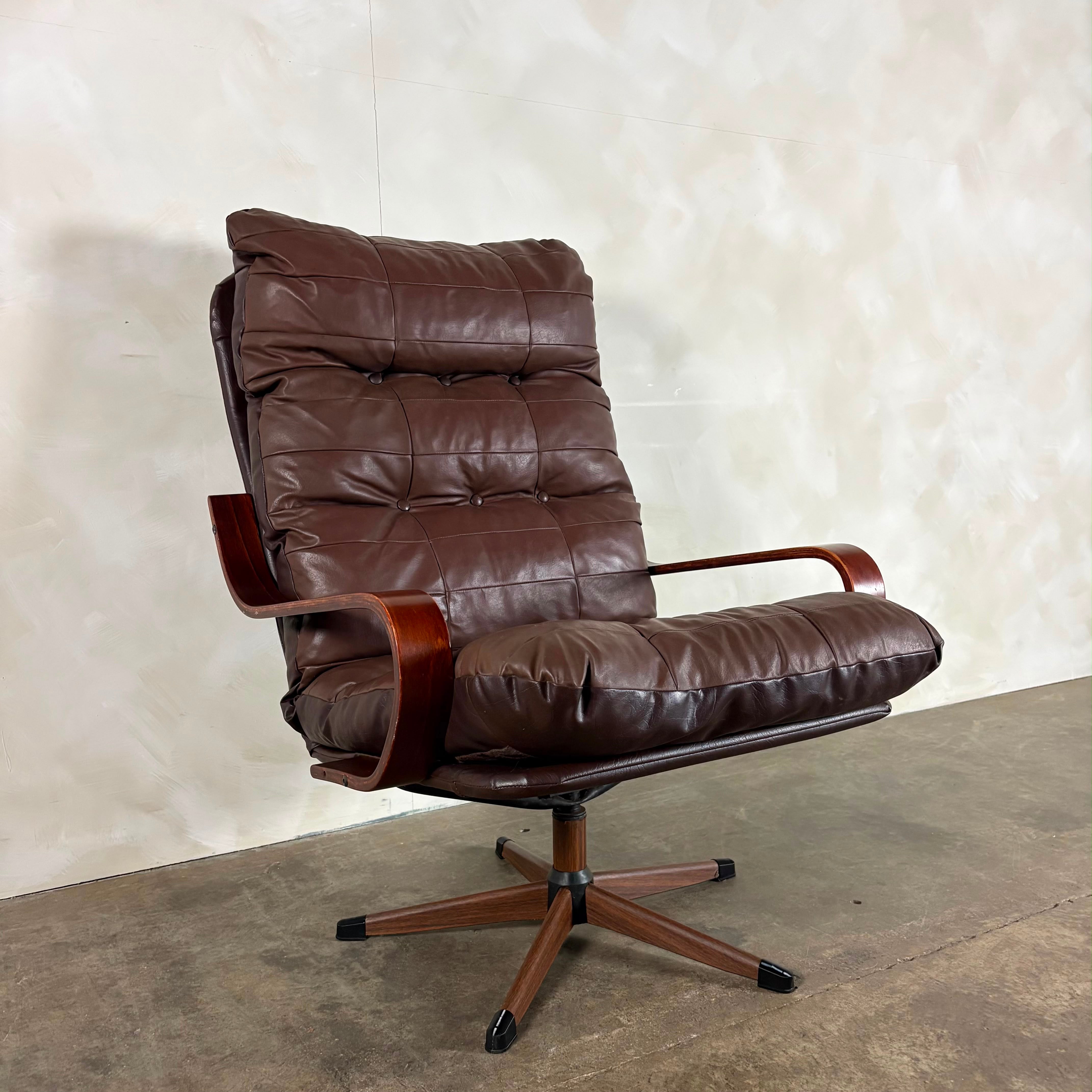 Scandinavian Swivel Brown Leather Lounge Chair Mid Century Vintage Retro MCM