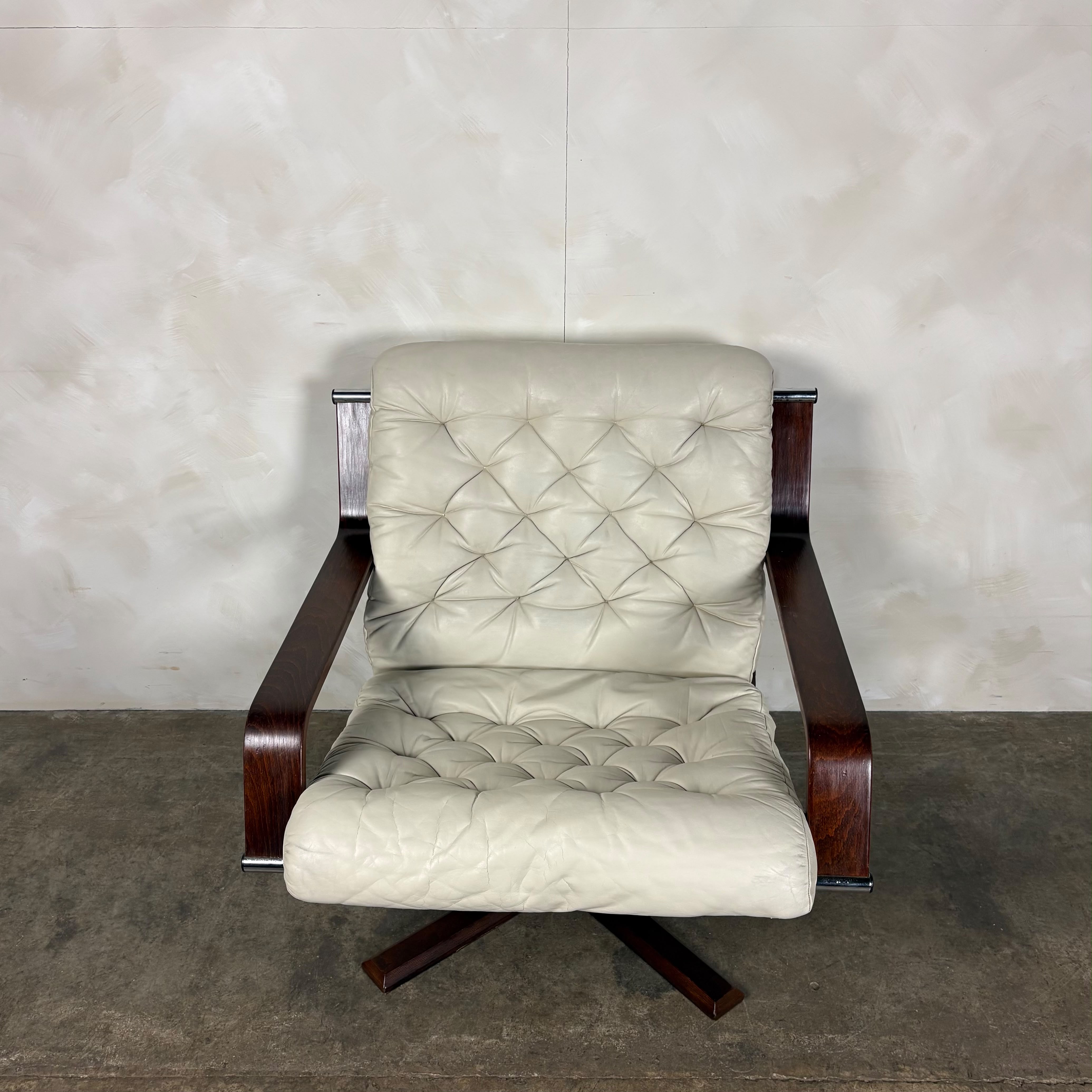 Scandinavian Swivel Leather Lounge Chair Mid Century Vintage Retro MCM