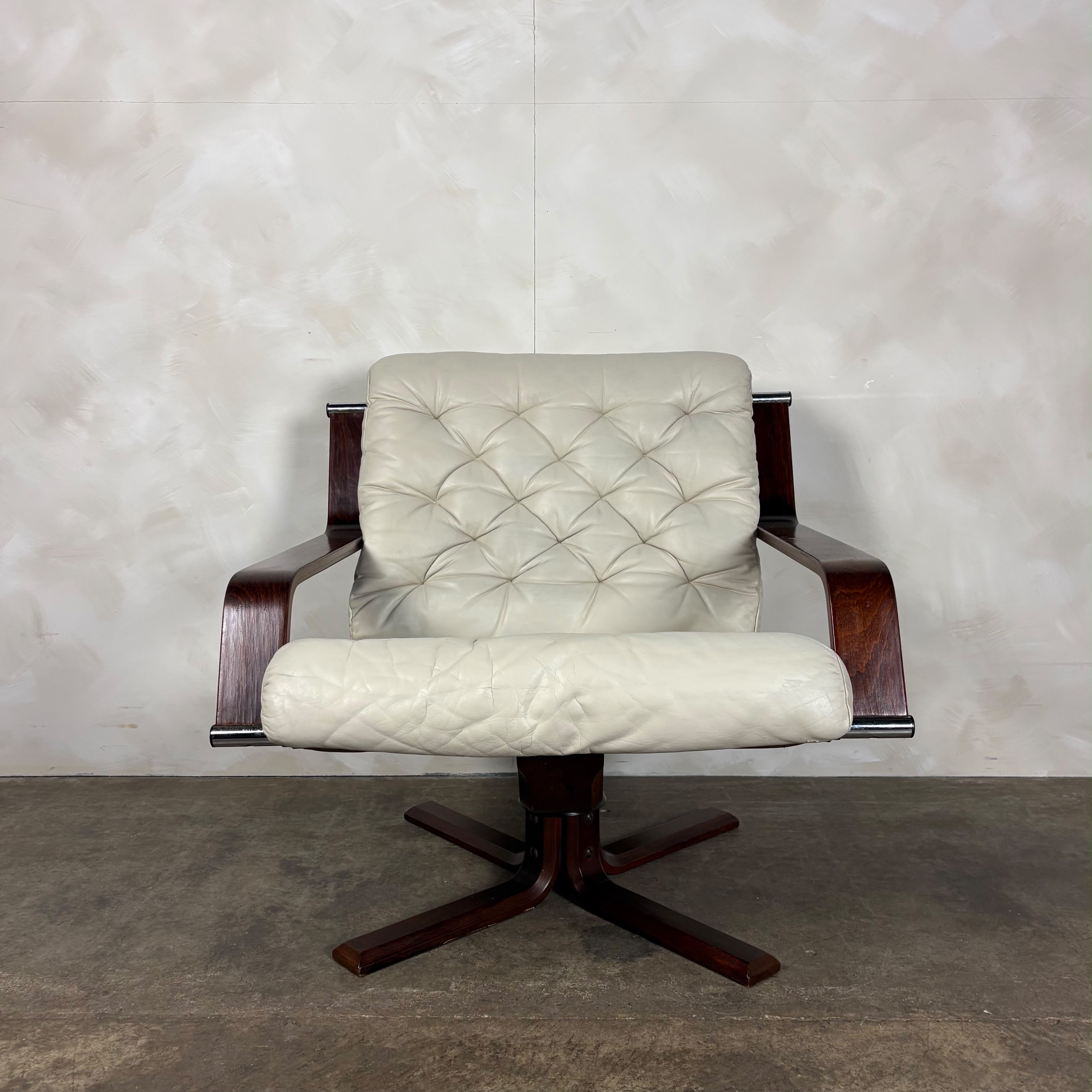 Scandinavian Swivel Leather Lounge Chair Mid Century Vintage Retro MCM